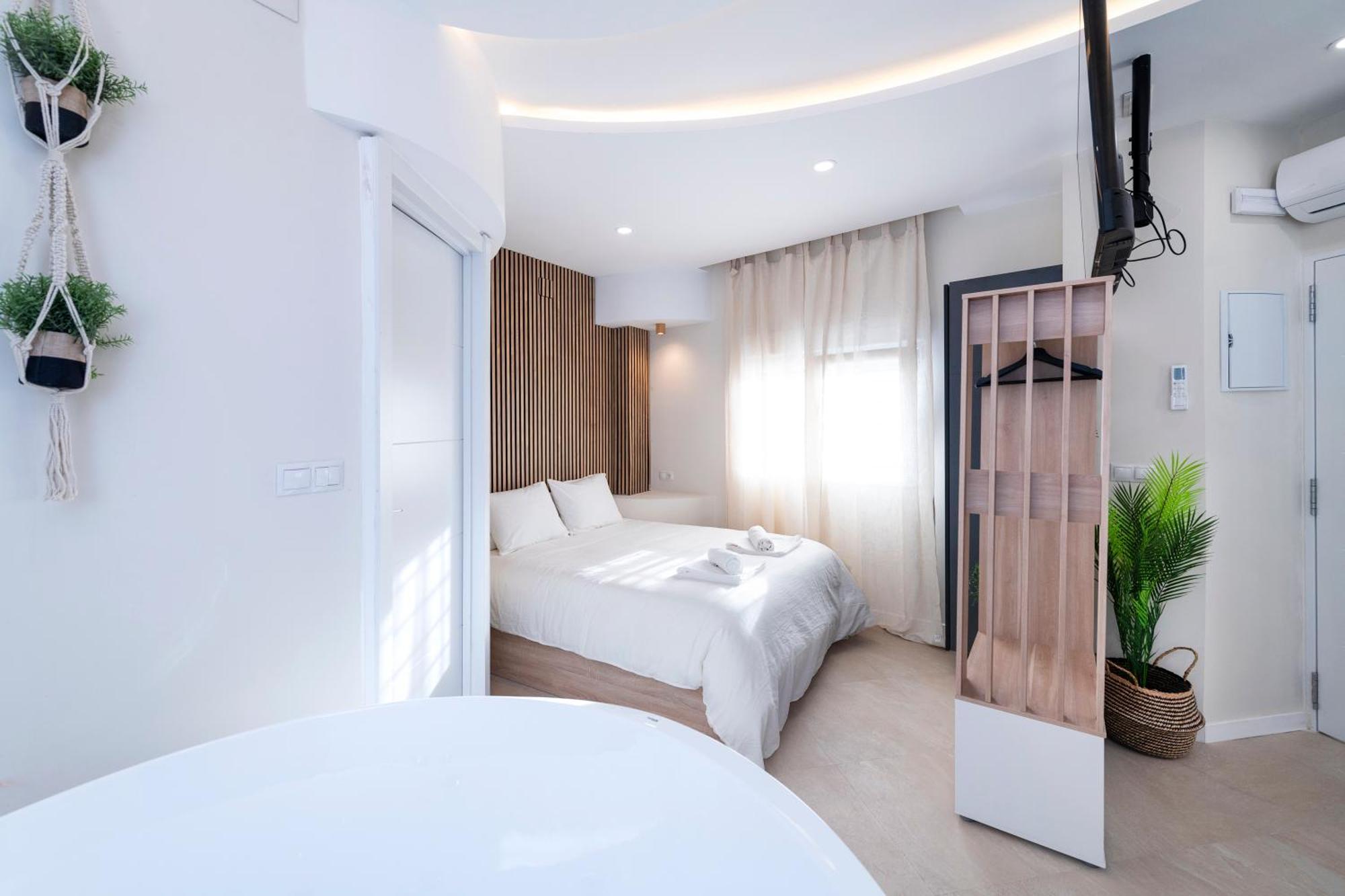 Апартаменти Malaga Boutique V.V Luxury Jacuzzy Екстер'єр фото